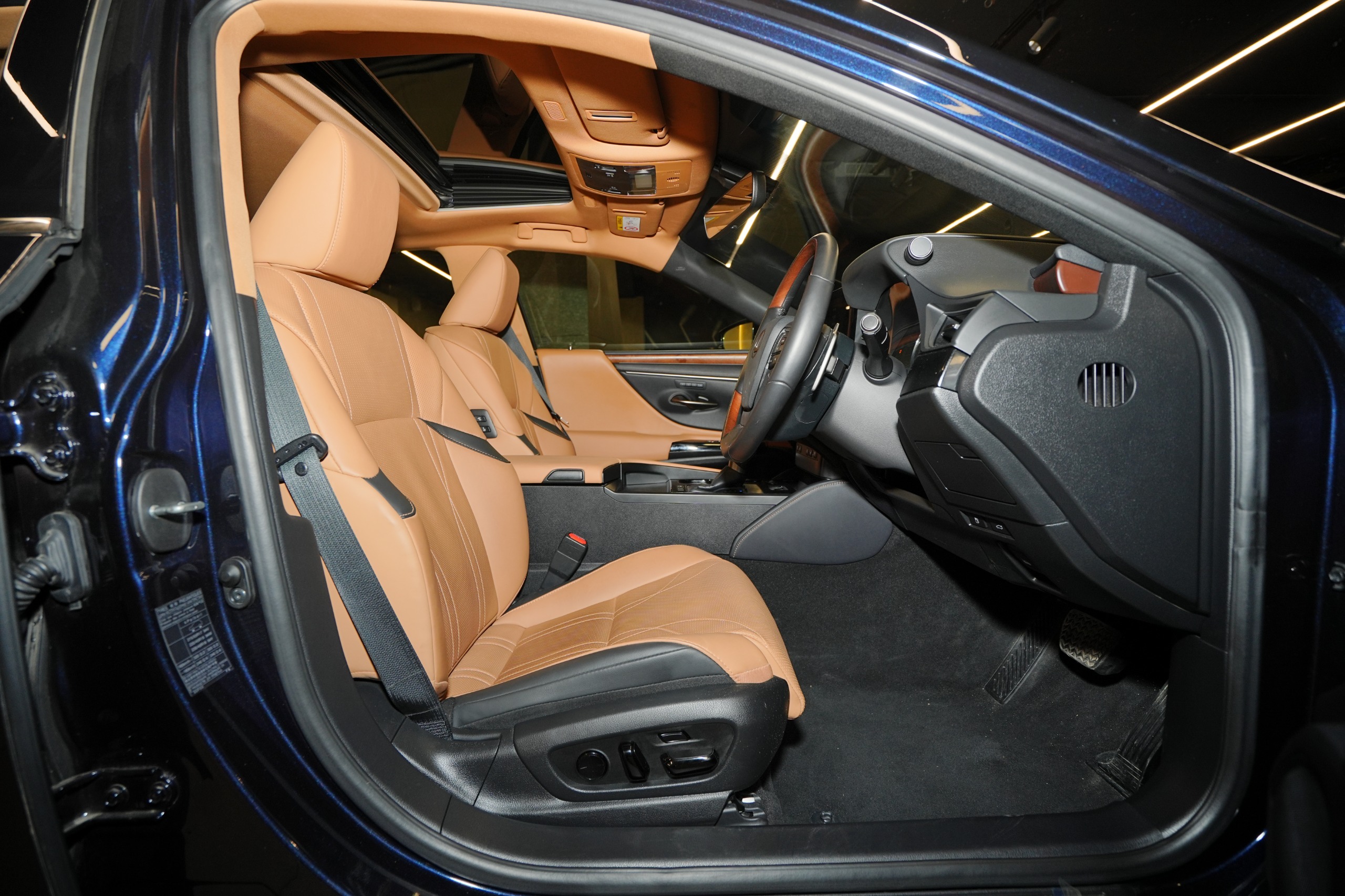 Lexus  ES300H Hybrid Exquisite